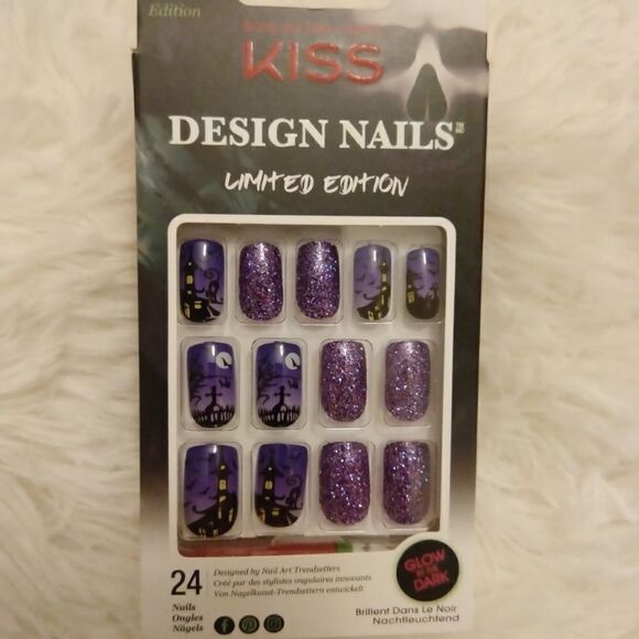 Kiss limited edition glowing Nails - Picture 1 of 1